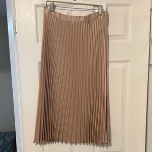 NWT Haute Monde Classic Beige Pleated Skirt